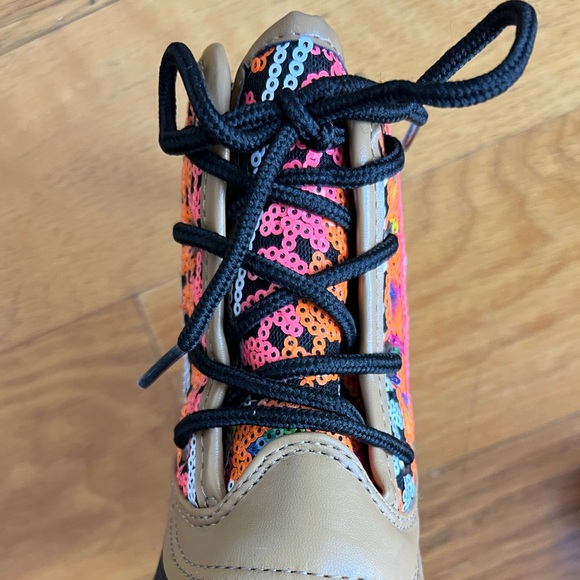 NEW WITH TAGS gorgeous sequin duck boots - Picture 3 of 6